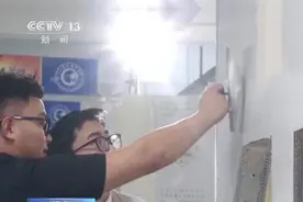 “没有技巧，只能练” 这位“00后”小伙刮腻子刮成世界冠军图片