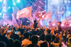 五一来泰安偶遇赵雷、柳爽…简直“泰”酷辣！图片