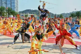 直击汕头大型英歌舞表演现场！外地游客点赞青少年学习传承图片