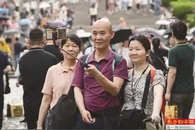 五一假期“希望大家都能玩得开心”图片
