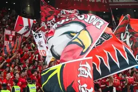 上海德比，中国足球不倒的旗帜图片