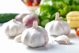 餐桌上的“天然抗生素”，杀菌又通便，还是护血管的高手！几块钱买一大把，5月要常吃！图片