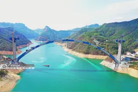 喜换“银装”！南天高速天峨龙滩特大桥外包混凝土施工完成图片