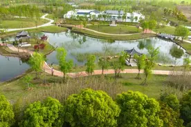 新华全媒+｜湖北襄阳：家门口的生态公园成假期里的“香饽饽”图片