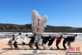 中俄界江黑龙江漠河段全线开江图片