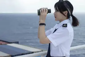 她是武汉船院首位登上远洋轮船的女船员图片