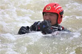 他参与营救群众2000余人图片