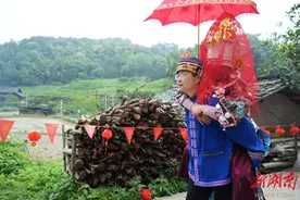 侗族婚礼成最美“风景”图片