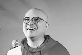易小星：大笑过后 沧桑袭来图片