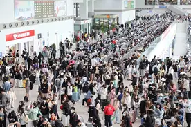 “五一”小长假最后一天  铁路南京站迎来旅客返程高峰图片