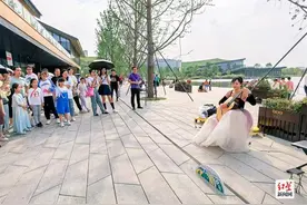400组街头艺人40组音乐场景 “五一”假期10万人共享街头音乐会迎大运图片