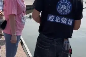 西湖捞手机男子日入过万引争议，当事人：当天做志愿服务，收费是公司派单图片