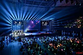 “青春有约 唱响大运”五四青春歌会来袭！大学生唱响《城市的翅膀》等大运歌曲图片