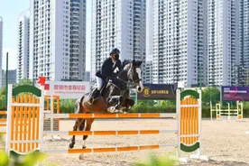 昆明市首届青少年马术锦标赛落幕图片