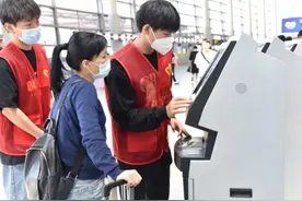 “五一”小长假，长沙机场处处“志愿红”图片
