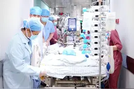 1个月内，16岁少年摘下人工心肺、人工肾和人工肝图片