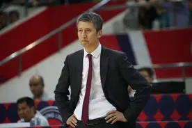 五年！广州龙狮队与主帅郭士强续下长约图片