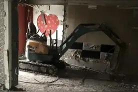 哈尔滨承重墙被砸小区：1.6亿损失谁来赔？图片