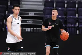 孙铭徽掩面痛哭，辽宁击败广厦，CBA总决赛对阵浙江稠州图片