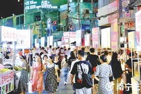 南宁：“地摊经济”升腾“烟火气” 柔性监管优化营商环境图片