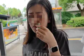 男子甩杆钓到“美人鱼”！网友：得跪一周榴莲……图片