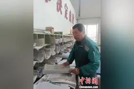 “70后”邮递员见证丝路酒泉邮政变迁：最难忘从前小楷信件图片