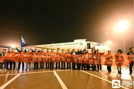 山东烟台大樱桃“坐”上专机发往全国图片