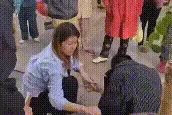 昆明一小区电梯故障多人被困，有人缺氧晕倒……图片