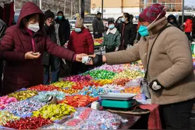 谁能抵挡那甜蜜的诱惑，当村里来了换糖人图片