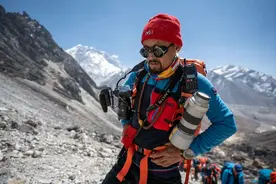 高山向导谈登珠峰：今年攀登人数比往年多，爬冰川只能单人过，会出现“排队”现象图片