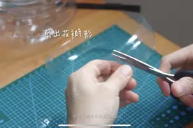 宅家乐丨梦幻的琉璃花环，竟是用塑料瓶做出来的？图片