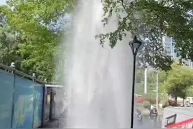 供水管道突然爆裂，大浪街道上横朗社区工作人员紧急处置图片