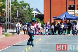精彩绝“轮”！湖北一所以鲁迅命名的学校上演轮滑大赛图片