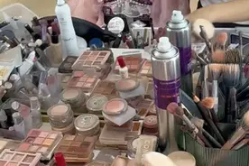 “景点公主”打卡照生意，走红抖音小红书图片