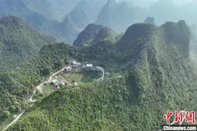 记者手记：为翻出旅者梦中的大山 广西“天眼村”村民倾力付出图片