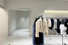 ZARA试衣间易走光？记者探访：帘子拉不严，有明显缝隙图片