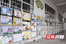 武陵源区军地小学举行“书香满校园 知识润童心”手抄报作品展图片