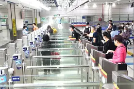 “回乡证”延期政策实施首日，港澳居民纷纷点赞图片