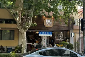 上海五一消费观察：游客人数恢复至疫情前，但有景区门店营收不及2021年，原因在哪？图片