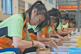 弱有所扶，兜牢民生底线（新时代画卷）图片