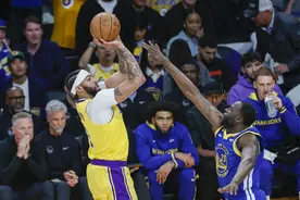 （体育）篮球——NBA季后赛：湖人胜勇士图片