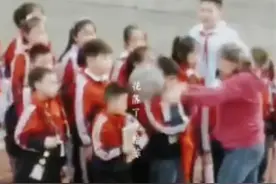 女教师近距离用皮球砸学生头部？教育局：正了解情况图片