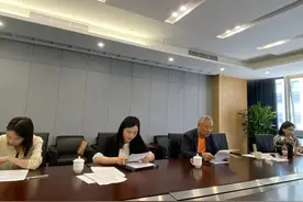 直击股东大会｜商务男装不行了？ 报喜鸟董事长吴志泽：服装市场进入存量竞争时代，但市场需求依然在图片