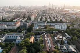 铜堡：俞挺用全金属外壳来保护欲望、一点恐惧和尖锐的灵魂图片