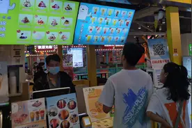 购物时你曾被迫扫码、下载APP吗？记者实探北京商铺图片