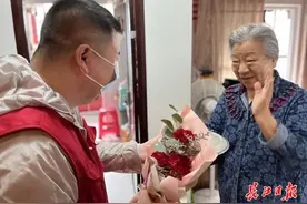 比拼“妈妈的味道”，社区自制爱心餐送高龄老人图片