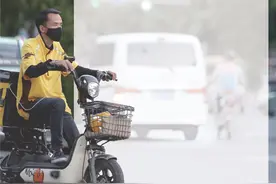 检察官当外卖骑手：“跑了一天反赔钱”图片