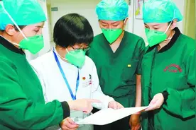 护理路上的“掌灯人”——记2023年“全国五一巾帼标兵”获得者、青海大学附属医院护理部主任黄新图片