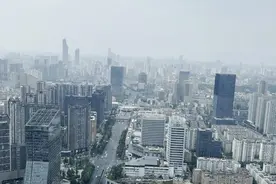 南京遇害女大学生父母到云南：最后一次去案发地祭奠，凶手及家属从未致歉视频封面