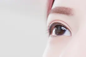 不想眼睛“坏”太快，这个动作要常做！图片